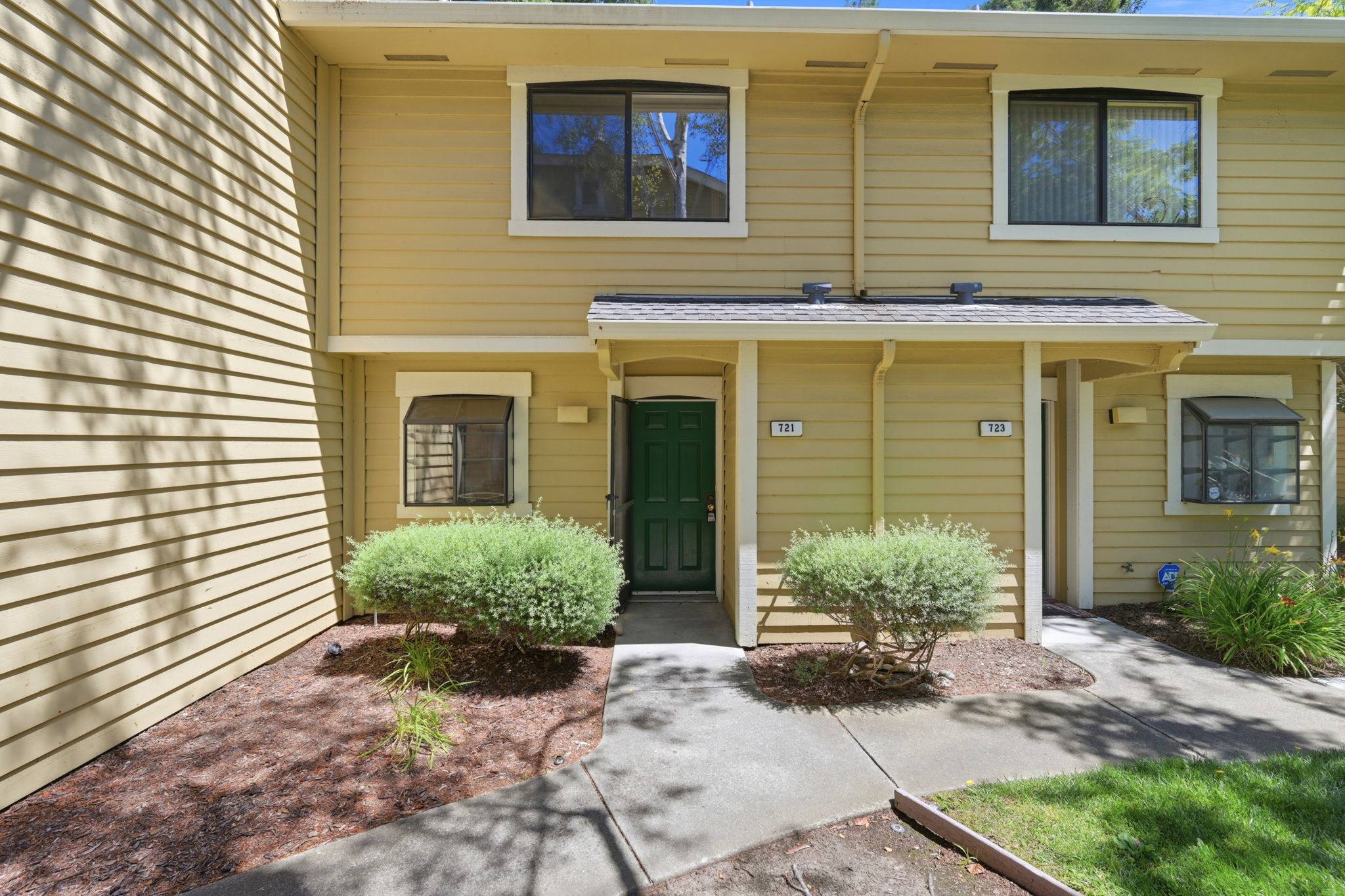 The green front door of a Bay Vista–managed townhome, ready for a hosted showing.